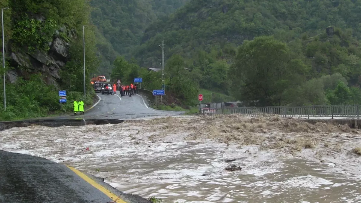 rizede sel oncesi erken tahliye hayat kurtardi yWTegTFV