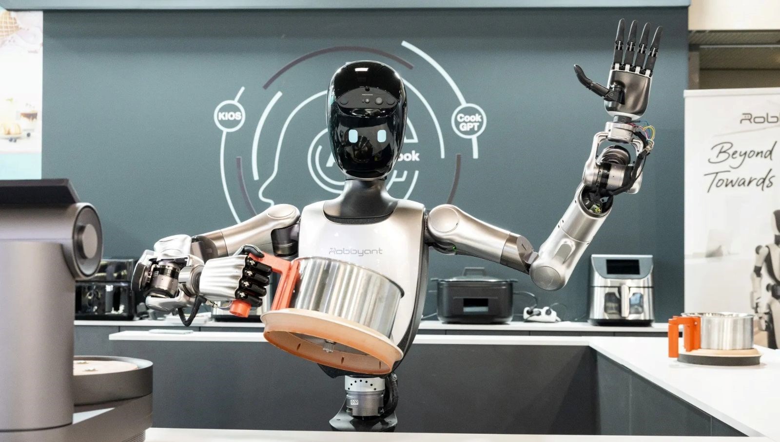 teslaya cinden yeni rakip insansi robot r1 gorucuye cikti QuQ4A4Ac