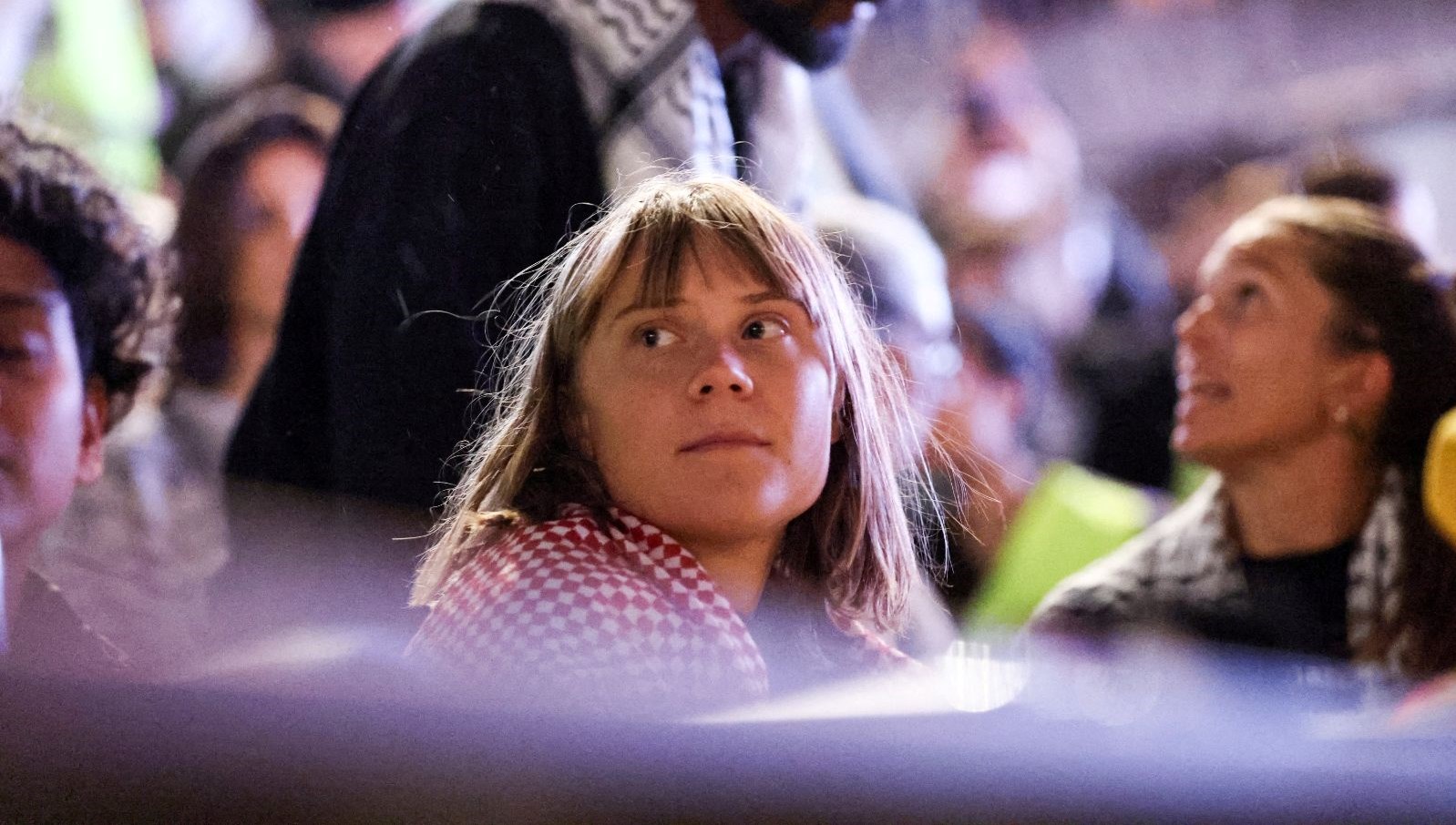 aktivist thunberg isvecte konustu israilde temiz su verilmedi hastalandik GECFAI3B