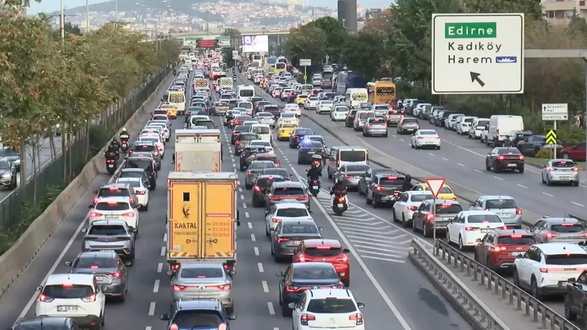 istanbulda trafik yogunlugu artiyor kIcQZ65i.jpg
