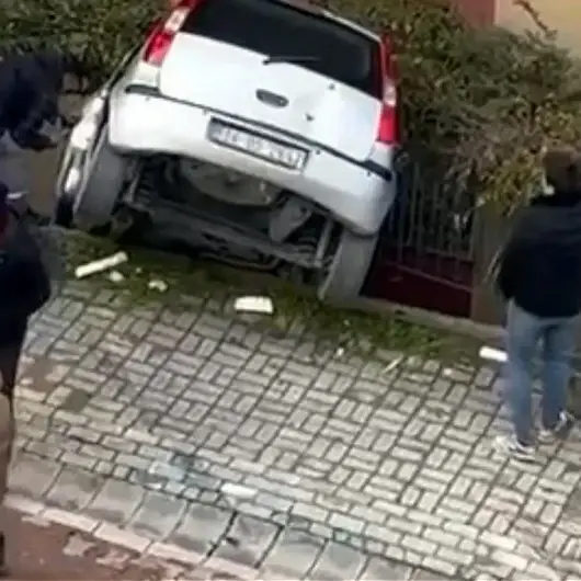 Avcılar’da binanın boşluğuna düşen otomobilin sürücüsü yaralandı | YEREL HABERLER