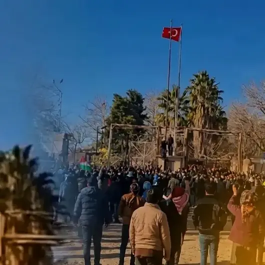 SON DAKİKA | Nusaybin sınırında provokasyon girişimi: Suriye sınırında Türk bayrağına saldırı! Devletin zirvesinden art arda açııklamalar