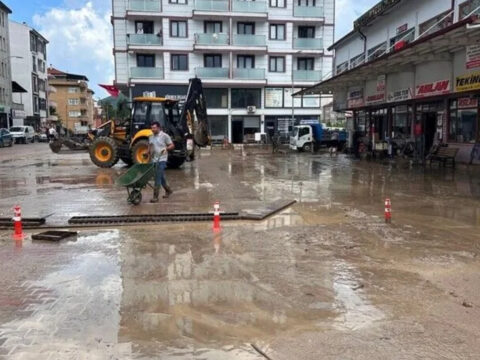 Kastamonu cidede sel baskini sonucu zemin katlar tahliye edildi RB3IZI2s